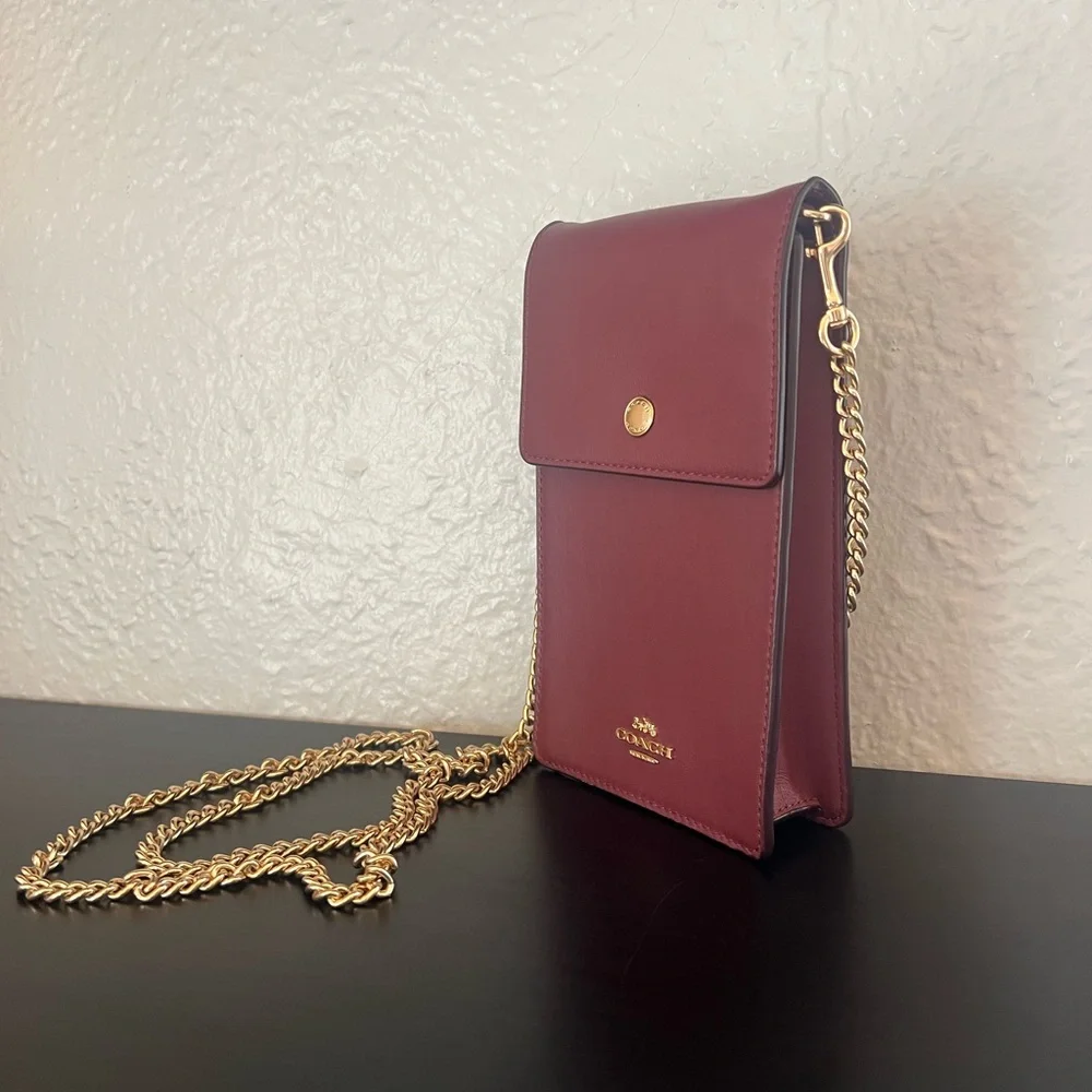 ✨NWOT - Coach Burgundy Snap Phone Crossbody✨